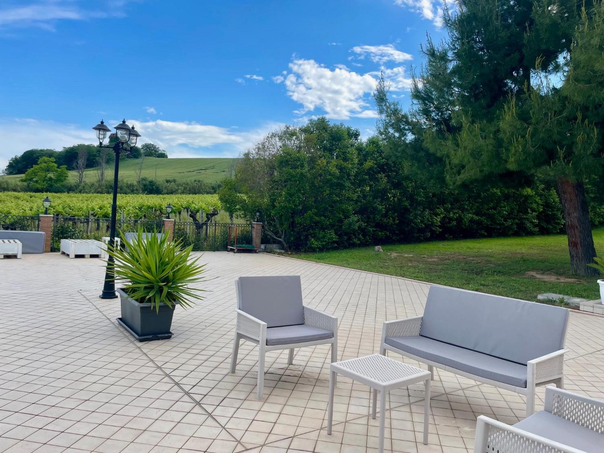 Vigneto - Italian Restaurant & B&B Villa Rosa Di Martinsicuro Екстериор снимка