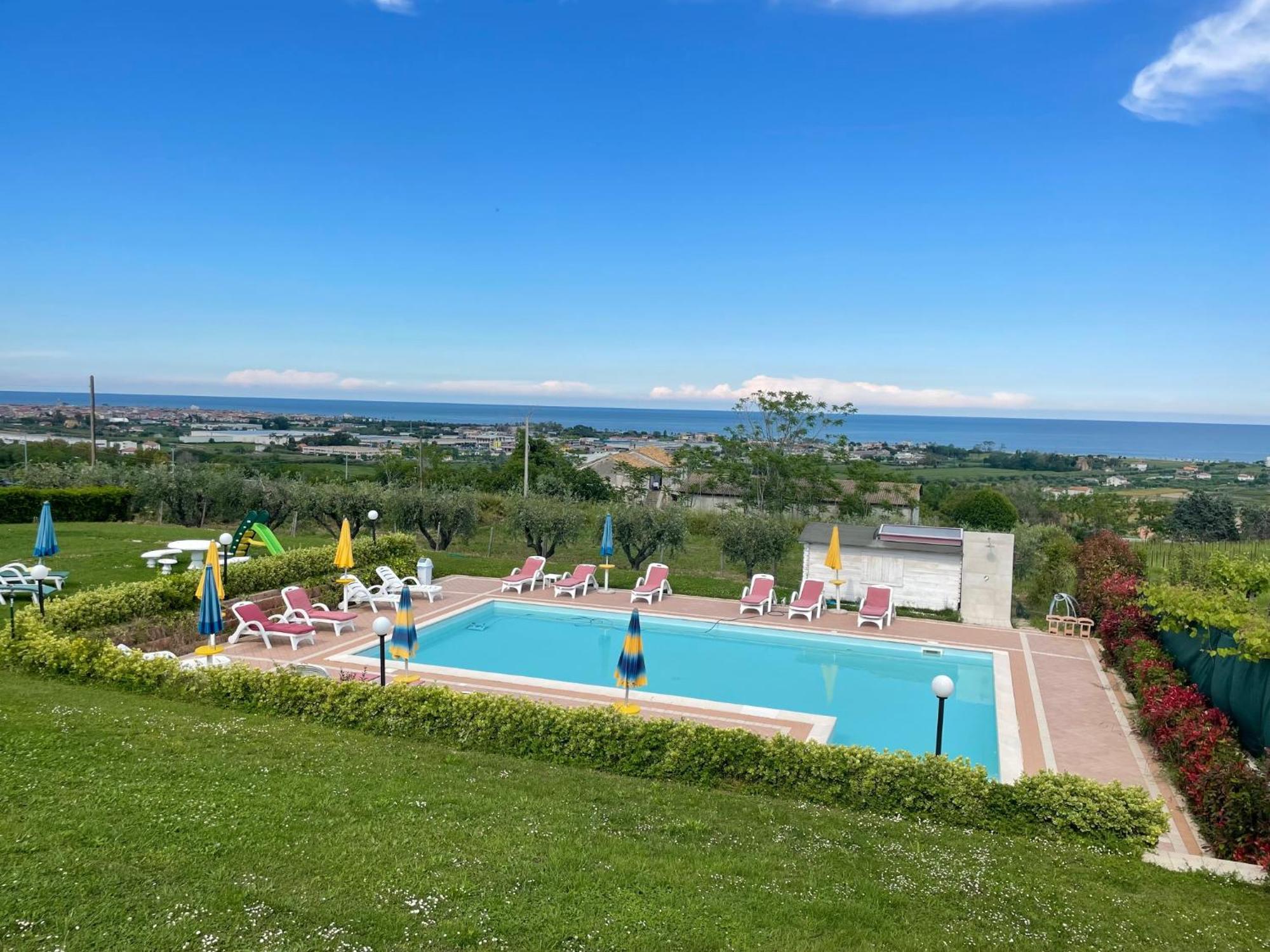 Vigneto - Italian Restaurant & B&B Villa Rosa Di Martinsicuro Екстериор снимка
