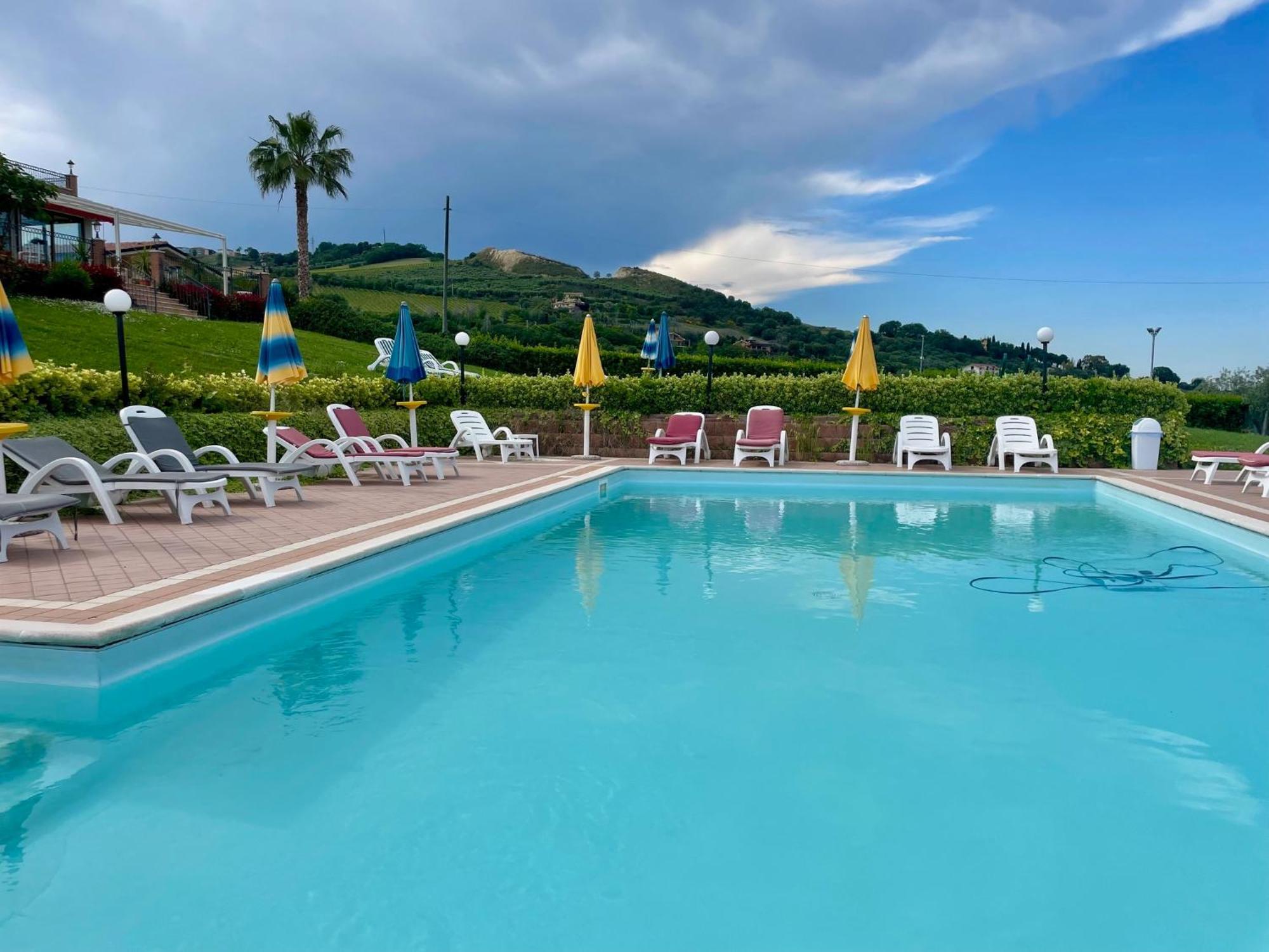 Vigneto - Italian Restaurant & B&B Villa Rosa Di Martinsicuro Екстериор снимка